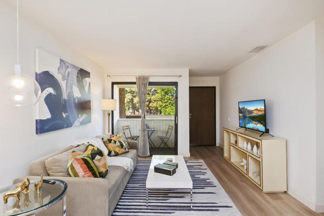 2822 N Auburn Court, Palm Springs CA: https://media.crmls.org/mediaz/8c325141-fe65-4c85-8287-e5806527c7a5.jpg