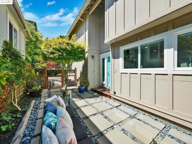 336 Washington Ave, Richmond CA: https://media.crmls.org/mediaz/8c32752e-6524-4993-9a61-abe0dc82551e.jpg