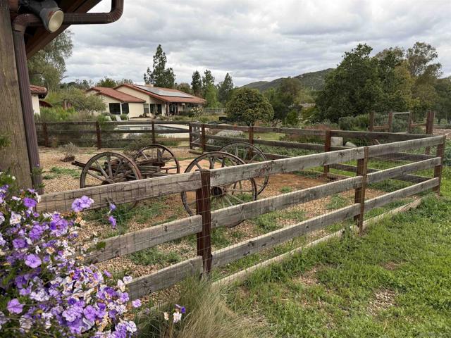 20119 Para Siempre Vista, Ramona CA: https://media.crmls.org/mediaz/8c32983d-8b5c-4b36-a6fa-60cd70a567a4.jpg