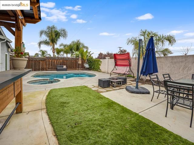 656 Miller Dr, Oakley CA: https://media.crmls.org/mediaz/8c32ebbd-e78e-42da-9d17-1bc891a3e711.jpg