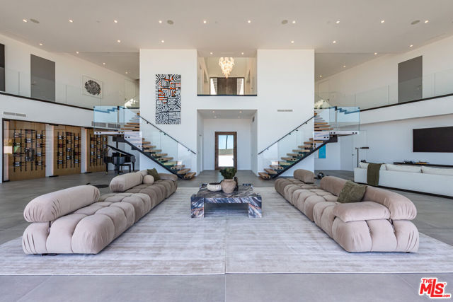 6156 Zumirez Drive, Malibu CA: https://media.crmls.org/mediaz/8c332d4d-4cd2-4421-82e3-06d90f2d154d.jpg