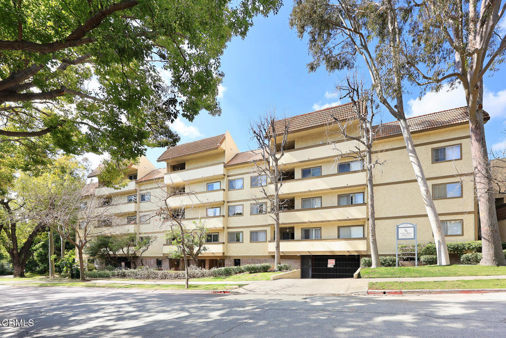 1339 N Columbus Avenue #204