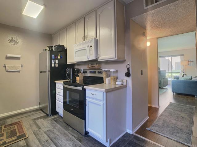 12553 Mapleview Street, Lakeside CA: https://media.crmls.org/mediaz/8c33c823-420b-44d5-86f0-f1f0a0c6d5dc.jpg