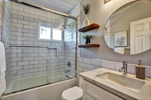588 E Angela St, Pleasanton CA: https://media.crmls.org/mediaz/8c33fc1c-b701-448b-b67f-8752fdc1ec3e.jpg