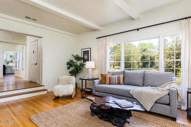 3255 Castera Avenue, Glendale CA: https://media.crmls.org/mediaz/8c342065-c904-4914-8f51-8390bd2458c9.jpg
