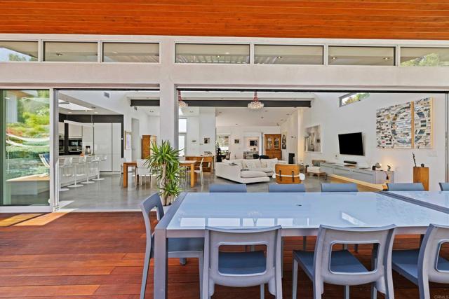 6672 Avenida Andorra, La Jolla CA: https://media.crmls.org/mediaz/8c3426de-5373-4e1b-b222-eda94d04c069.jpg