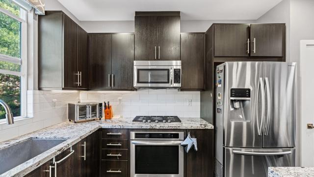 Detail Gallery Image 7 of 39 For 7810 Inception Way, San Diego,  CA 92108 - 3 Beds | 3/1 Baths