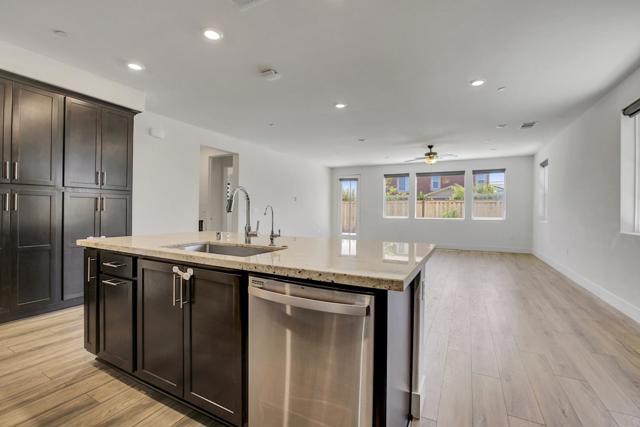 2606 Salinger Avenue, Tracy CA: https://media.crmls.org/mediaz/8c346da1-49ec-4787-8429-432584910671.jpg