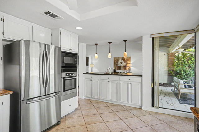 239 Santa Barbara Circle, Palm Desert, CA 92260