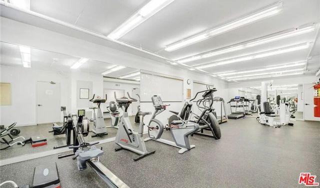 1880 Veteran Avenue, Los Angeles CA: https://media.crmls.org/mediaz/8c34b1c0-4ca9-4901-a25c-fe32dab637f9.jpg