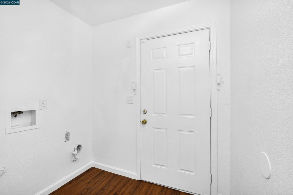 https://media.crmls.org/mediaz/8c352f00-9e8d-45fd-ab6b-5083af5c871d.jpg?preset=X-Large