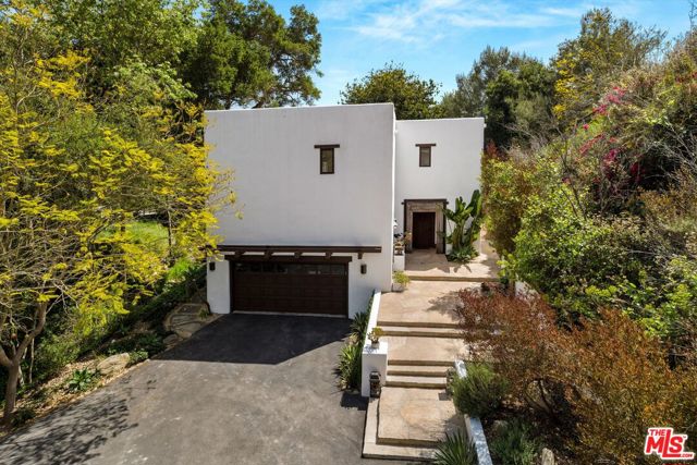 1435 Sycamore Canyon Road, Santa Barbara CA: https://media.crmls.org/mediaz/8c354ca6-565b-44ef-ba2d-a828e77f39b0.jpg