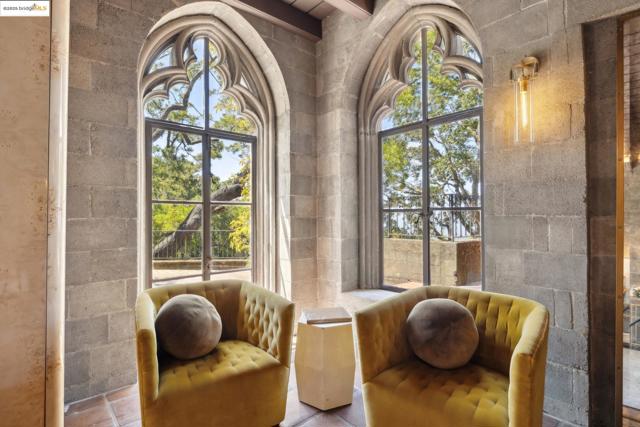 2900 Buena Vista Way, Berkeley CA: https://media.crmls.org/mediaz/8c355bc9-80c5-4191-a7bb-8e87f9e1a422.jpg