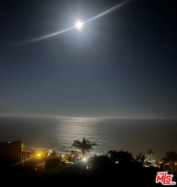 324 Aderno Way, Pacific Palisades CA: https://media.crmls.org/mediaz/8c36f7e3-ec02-4cab-8c7d-5dc25386f085.jpg