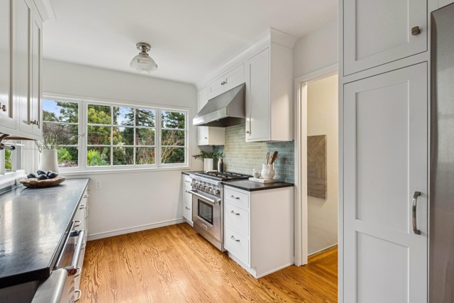 Image 16 of 58 For 3938 Oakmore Rd