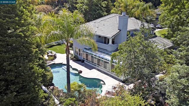 4253 Golden Oak Ct, Danville CA: https://media.crmls.org/mediaz/8c374ca5-861d-47b9-8dfa-b1ba787c4546.jpg