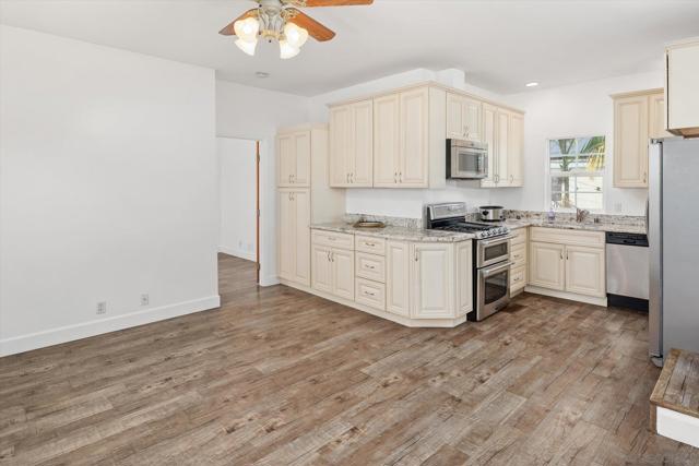 260 H Avenue, Coronado CA: https://media.crmls.org/mediaz/8c3881dc-4aeb-4617-86e2-fd9c03e40466.jpg