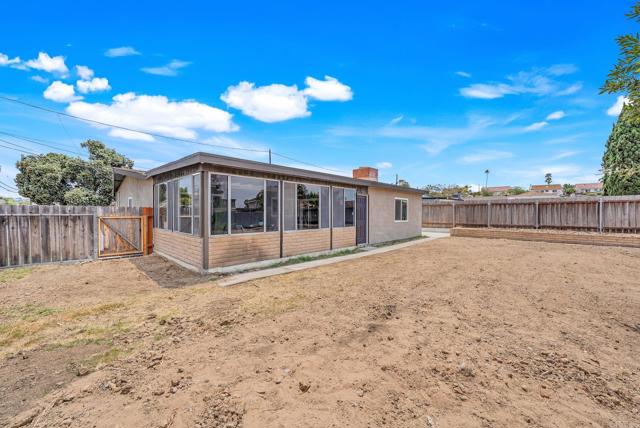 1202 Helix Avenue, Chula Vista CA: https://media.crmls.org/mediaz/8c38f247-47e3-4f1a-809a-bc239d53bde1.jpg