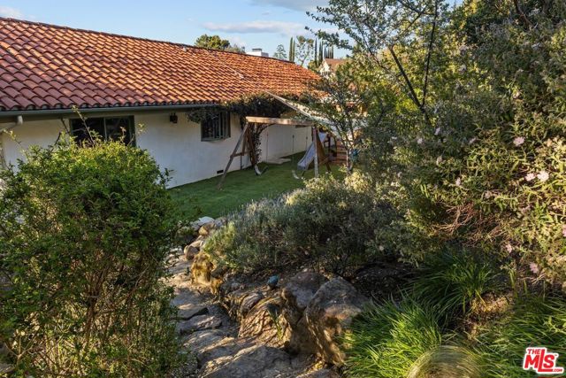 2373 Tuna Canyon Road, Topanga CA: https://media.crmls.org/mediaz/8c38fc0e-bbb4-40f3-8b7e-4f9580f18e94.jpg