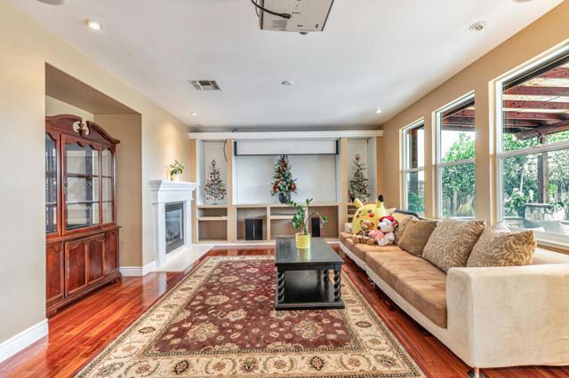 9632 Cherrywood Court, Gilroy CA: https://media.crmls.org/mediaz/8c392a8a-bde8-42db-8078-96998da6ba89.jpg