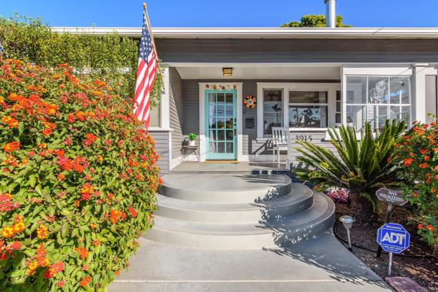 Detail Gallery Image 2 of 44 For 3915 Falcon St, San Diego,  CA 92103 - 3 Beds | 3 Baths