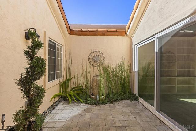 12071 Caminito Corriente, San Diego CA: https://media.crmls.org/mediaz/8c3977f8-f2fd-4801-82a5-f234773b2e9b.jpg