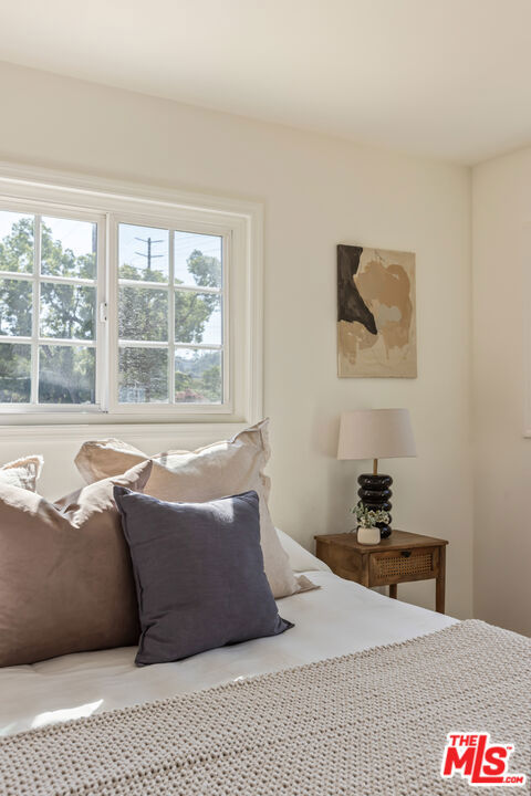 1945 Yosemite Drive, Los Angeles CA: https://media.crmls.org/mediaz/8c39d009-26b5-4902-83a8-09d5e985efe0.jpg