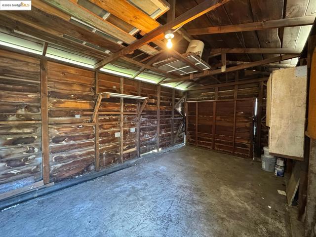 5926 Marshall St, Oakland CA: https://media.crmls.org/mediaz/8c3ade47-5b14-44e7-8621-ef5b253df802.jpg