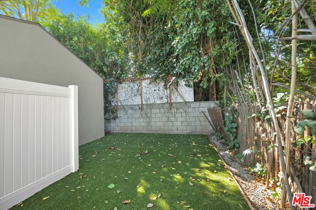 4719 W Wortser Avenue, Sherman Oaks CA: https://media.crmls.org/mediaz/8c3ba2b5-c998-441d-9b1f-3f7cbb7bdf05.jpg