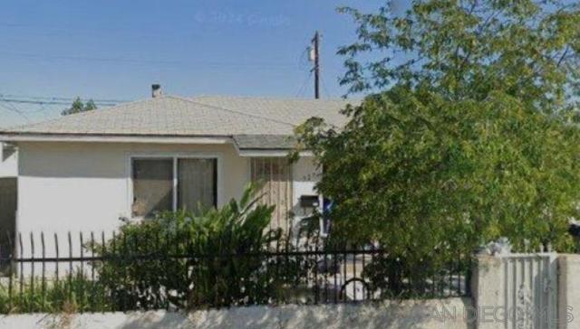 727 48th, San Diego CA: https://media.crmls.org/mediaz/8c3bbf74-97fc-4f96-8e9b-ba3784ca1109.jpg
