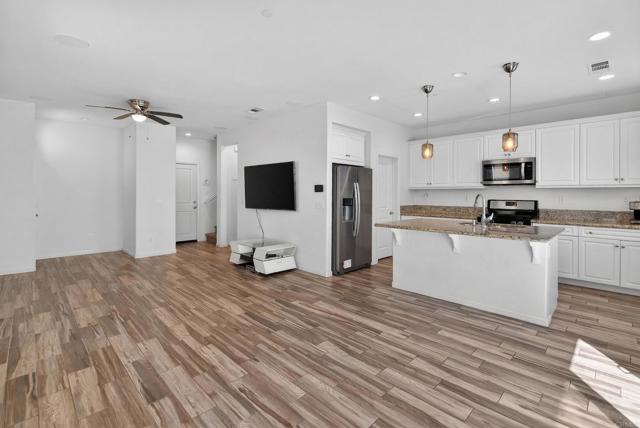 Detail Gallery Image 6 of 34 For 31554 Alicante Loop, Winchester,  CA 92596 - 3 Beds | 2/1 Baths