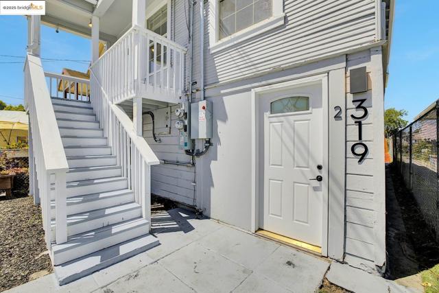 319 S 37Th St, Richmond CA: https://media.crmls.org/mediaz/8c3ccbda-5bb9-4f81-b829-e017041bf475.jpg
