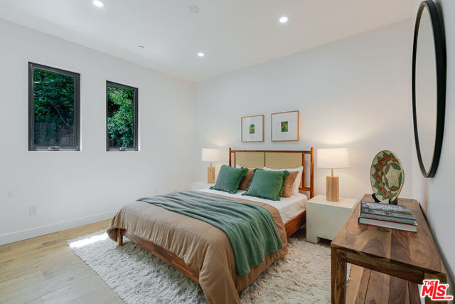 11559 La Maida Street, Valley Village CA: https://media.crmls.org/mediaz/8c3d2bb3-df11-4152-805e-18ae9dfb414b.jpg