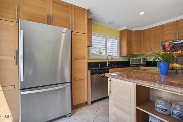 Detail Gallery Image 12 of 31 For 207 Camino Leon, Camarillo,  CA 93012 - 3 Beds | 2 Baths