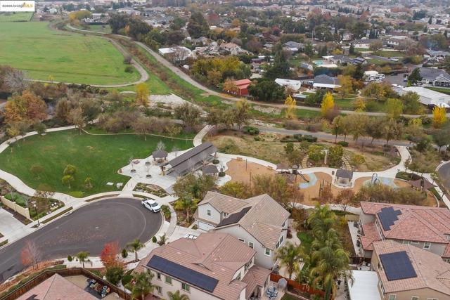 716 Cabada Dr, Brentwood CA: https://media.crmls.org/mediaz/8c3dca85-0a92-406e-b663-c2b1b67b0c27.jpg