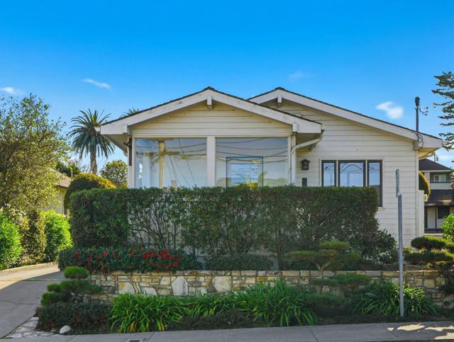 167 El Dorado Street, Monterey CA: https://media.crmls.org/mediaz/8c3de7b6-11c1-4b6b-94b7-eb33c70c41d9.jpg