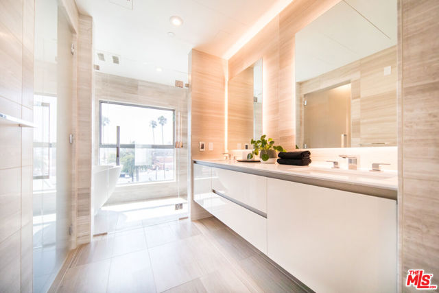 8600 Wilshire Boulevard, Beverly Hills CA: https://media.crmls.org/mediaz/8c3e0b3a-8551-4bfc-b888-e0e8afc83eb5.jpg