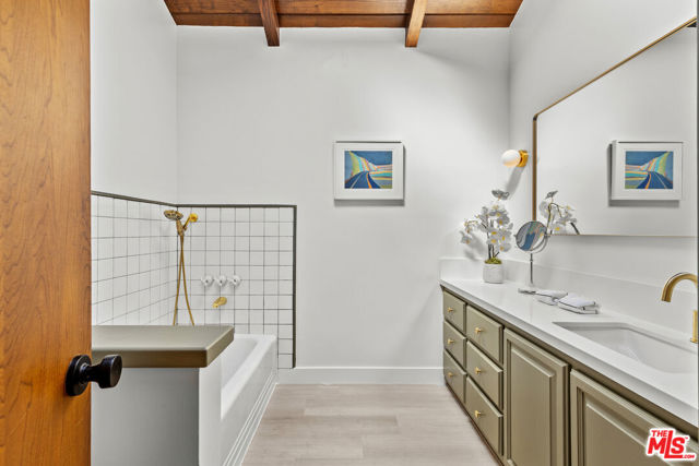 2446 Colby Avenue, Los Angeles CA: https://media.crmls.org/mediaz/8c3e1cec-c8af-41cb-a3f2-e1af385c0626.jpg