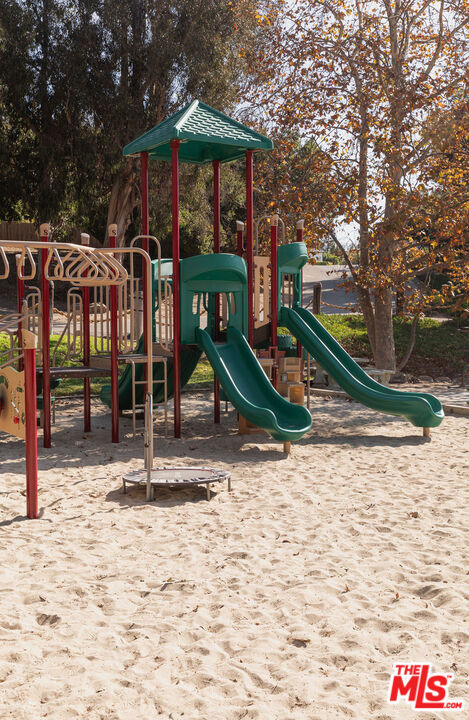 43 Paradise Cove Road, Malibu CA: https://media.crmls.org/mediaz/8c3e2869-ef63-4bde-a061-695691f332d8.jpg