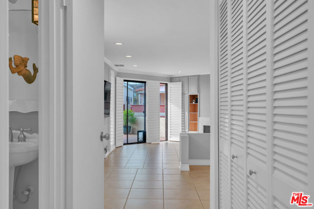 7301 Vista Del Mar, Playa del Rey CA: https://media.crmls.org/mediaz/8c3e8467-59e6-46bc-aed8-3593b3265af5.jpg