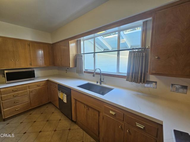 Detail Gallery Image 6 of 27 For 1404 Shady Glen Rd, Glendale,  CA 91208 - 4 Beds | 3 Baths