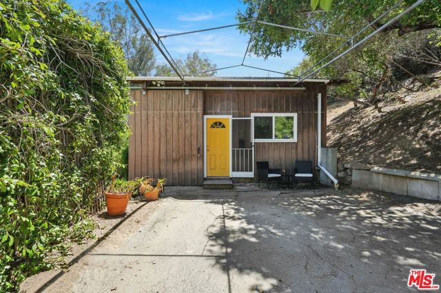 1527 Bainum Drive, Topanga CA: https://media.crmls.org/mediaz/8c3e9d51-3573-4c32-83a3-870183f61c83.jpg