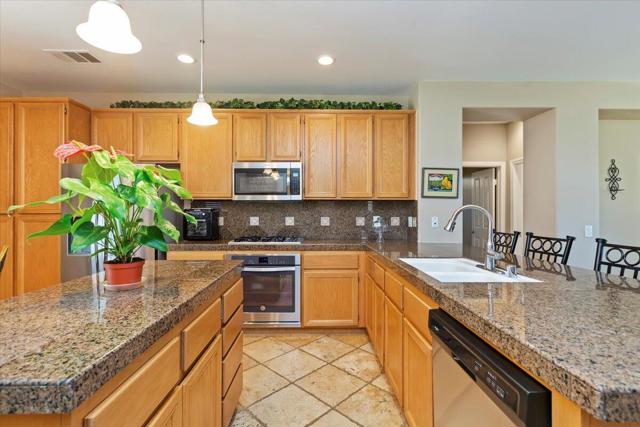 42330 Bridges Court, Indio CA: https://media.crmls.org/mediaz/8c3ec33d-8dc7-430d-af00-98148c0828e1.jpg