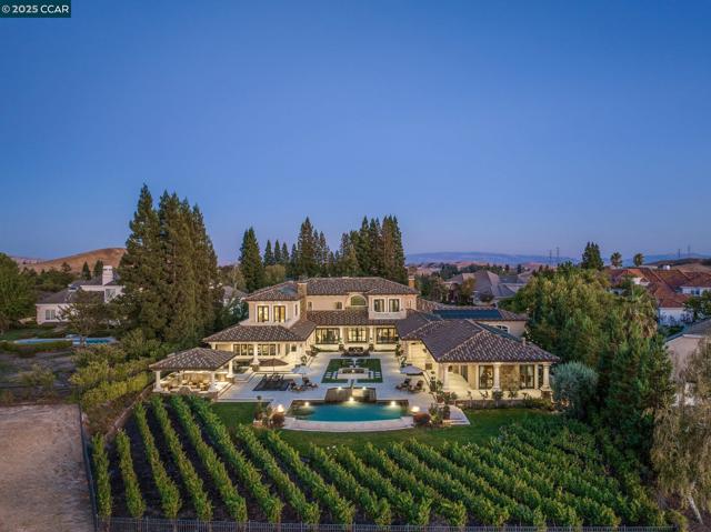 940 Eagle Ridge Dr, Danville CA: https://media.crmls.org/mediaz/8c3f3828-472d-4ccc-a3d1-dc2d4ecb7964.jpg