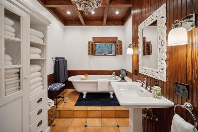 25200 Loma Prieta Avenue, Los Gatos CA: https://media.crmls.org/mediaz/8c408c6f-eeca-473b-9111-80c5ca4b2355.jpg