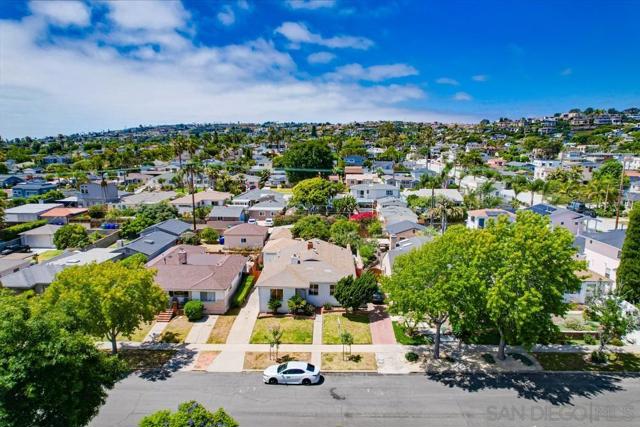 1354 Chalcedony St, San Diego CA: https://media.crmls.org/mediaz/8c408fc1-e381-42a4-ada4-68a81dde561a.jpg