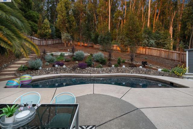 441 FOX HILLS COURT, Oakland CA: https://media.crmls.org/mediaz/8c4174cc-6e75-4ea9-9df3-c660921b9614.jpg