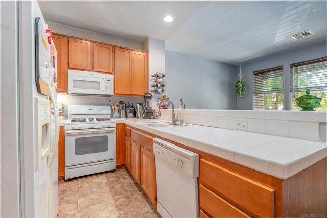 1648 Sweet Gum Place, Chula Vista CA: https://media.crmls.org/mediaz/8c4191fa-49bd-4422-a069-16a3b4a91202.jpg