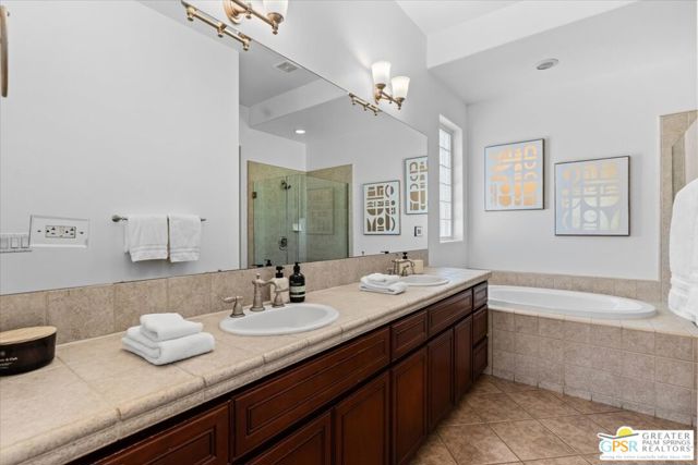 57410 Via Vista Vista, La Quinta CA: https://media.crmls.org/mediaz/8c41f04d-7f02-4ccc-89d3-138e513ec912.jpg