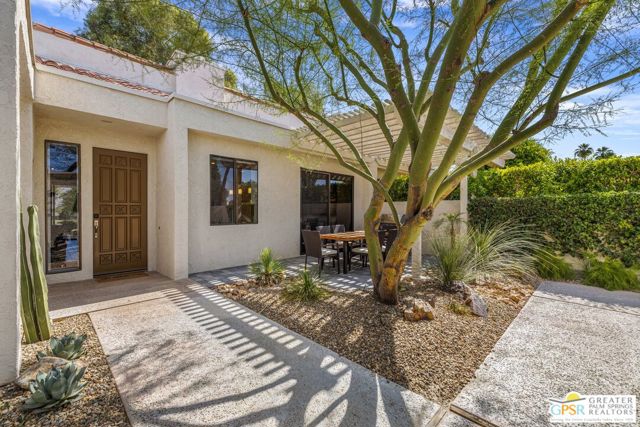 747 Inverness Drive, Rancho Mirage CA: https://media.crmls.org/mediaz/8c423989-5c84-4f9d-bbd2-128850ca2387.jpg